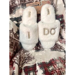 DEARFOAMS I DO💍Fuzzy Slippers